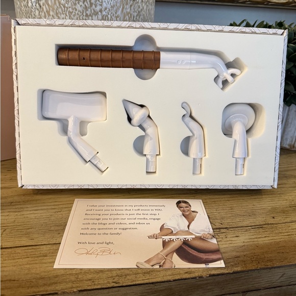 OMG Blaster- The Ultimate 5-n-1 Face Tool by Ashley Black w/blasting products. - Picture 2 of 5